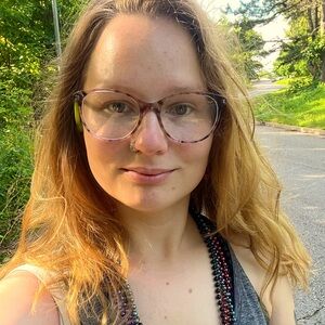 Meet your Posher, Emilia